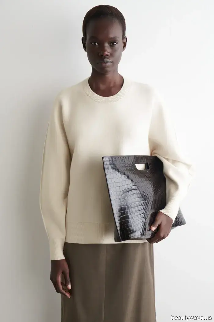 Elegante come il nero e il blu navy, i maglioni di questo colore sembrano sempre eleganti con i jeans.