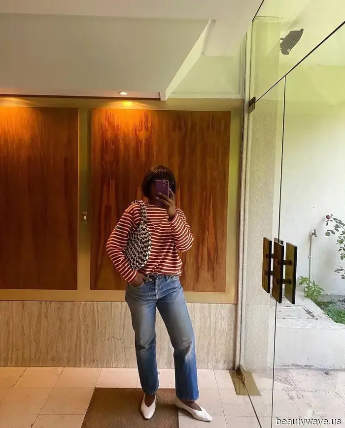 Indeed, ballet flats pair well with skirts, but they look even better in this Parisian-endorsed combination.