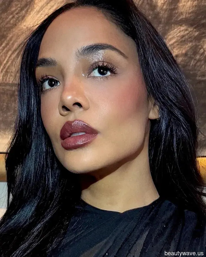 Radiant Skin! Glow! Enchanting Eyes! The Hottest Makeup Trends of Summer Are Heating Up