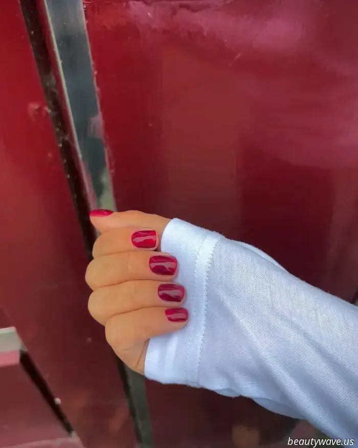 Do you recall Jelly Shoes? This Juicy Manicure serves as the nail counterpart inspired by the '90s.