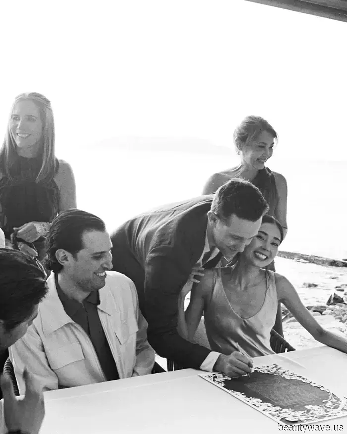 Phoebe Philo! Ralph Lauren! Colleen Allen! Die Braut trug 7 makellos elegante Looks für ihre Hochzeit in Saint Bart's.