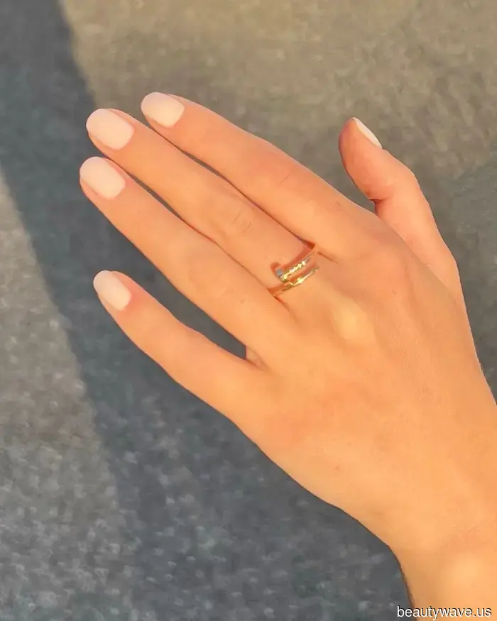 Ich trage ausschließlich durchsichtigen weißen Nagellack&mdash;das sind die 7, auf die ich für eine elegante Maniküre schwöre.