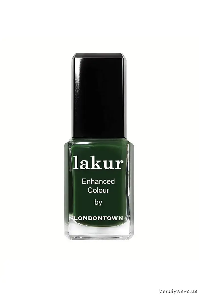 The Opera Aesthetic is Set for 2026—20 Beauty Essentials That Reflect Light-Filled Stages and Plush Velvet Seats.