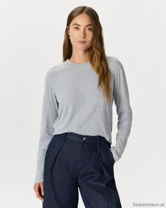 Keine Skinny Jeans hier&mdash;Modelle außerhalb der Arbeit in NY wissen, dass Sneakers mit diesem Denim-Trend cooler aussehen.