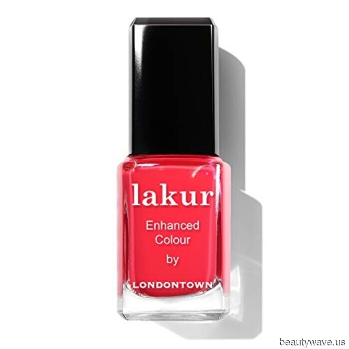 The 19 Chic Nail Colors Trendsetters Are Embracing This Fall (Along with the Ones They're Discreetly Phasing Out)