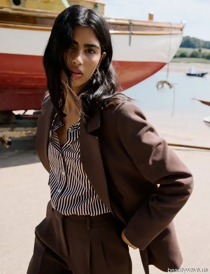 It's Official: These Are the Essential Fashion Items That French Women Will Don in 2026.