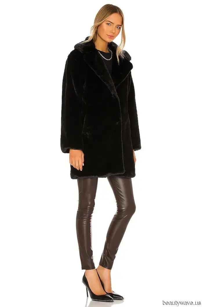 Halten Sie die Skinny Jeans und Ankle Boots&mdash;Das werden alle 2026 mit Kunstfellmänteln tragen.