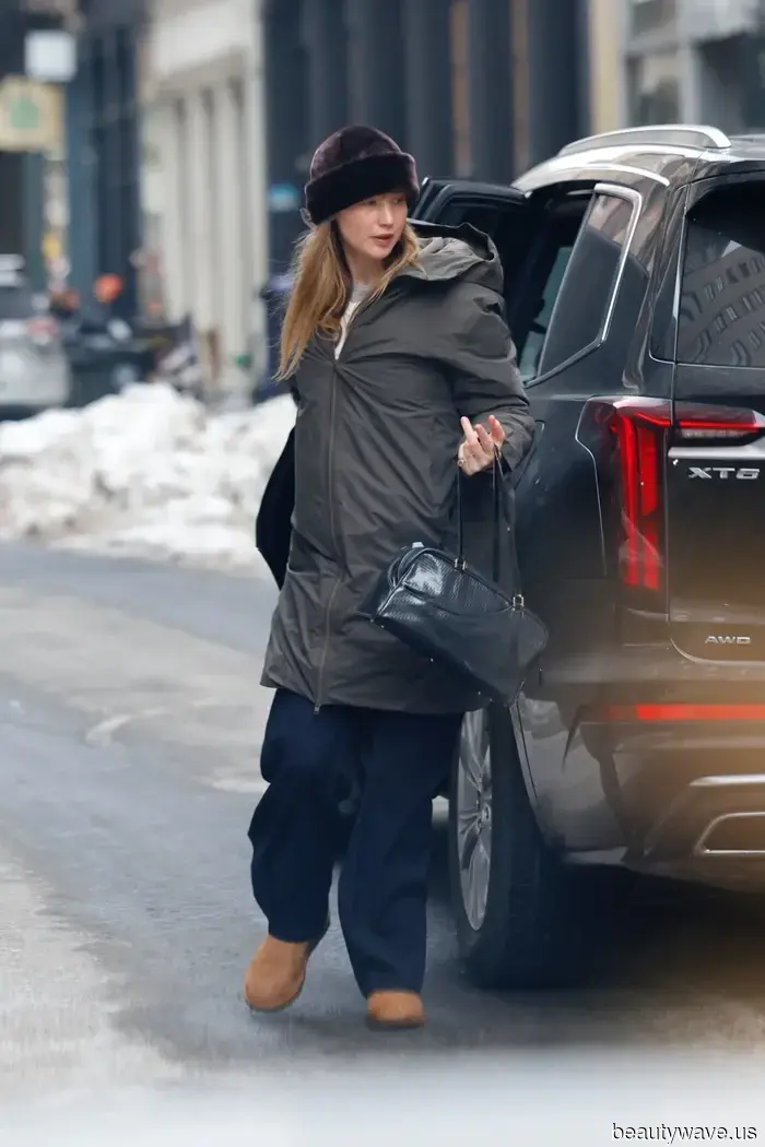 Ja, Uggs sind praktisch, aber mit der richtigen Hose lassen sie It-Girls auch schick aussehen.