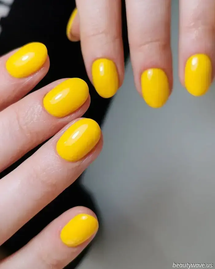Declaring It: Butter-Yellow Manicures Paved the Way for "Sol Nails" to Thrive