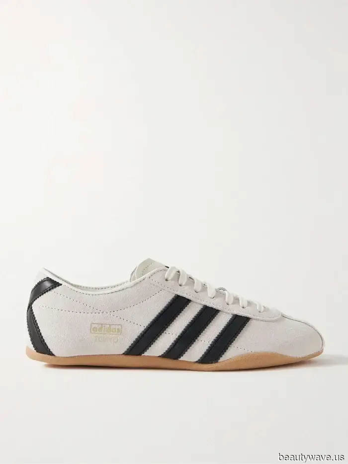 Halten Sie die Stiefel und Loafers&mdash;Jeder mit gutem Geschmack trägt stattdessen minimalistische Outfits mit Turnschuhen.