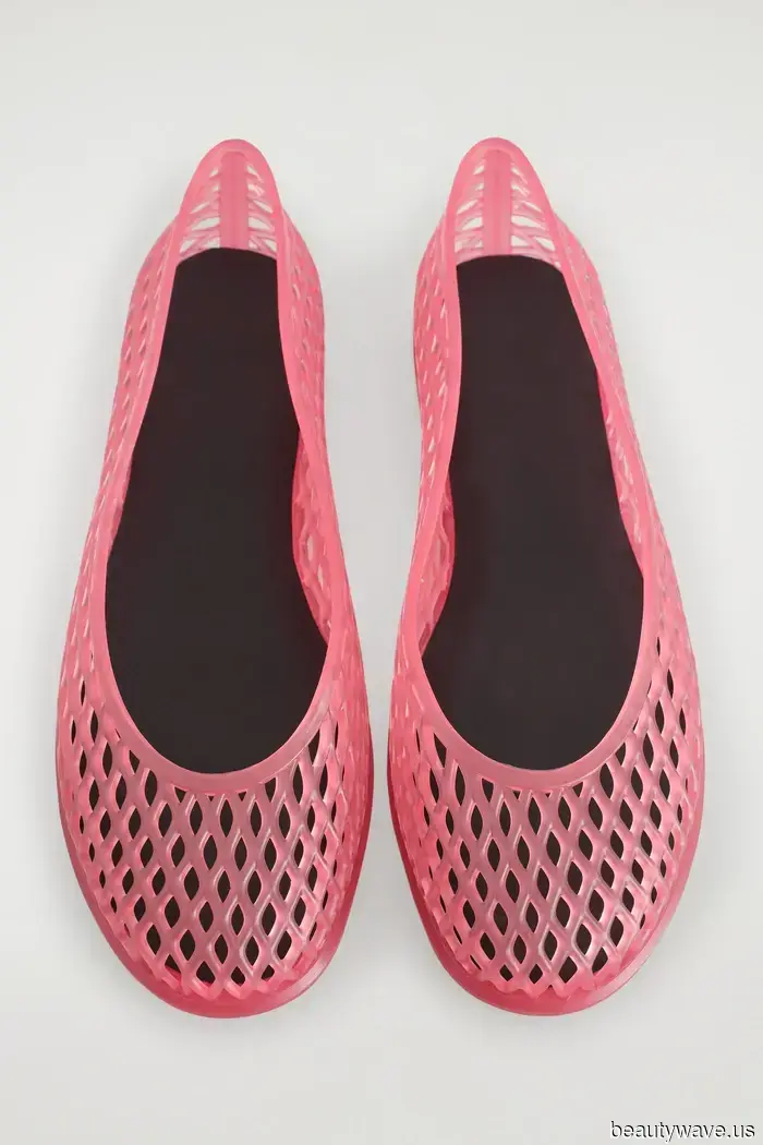 Ich dachte, ich hasse die Mode der 2000er, aber diese Retro-Sandalen-Trends sind tatsächlich schick.