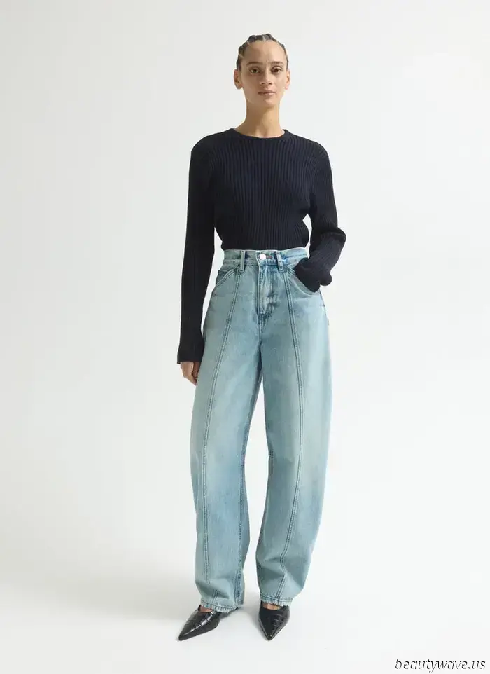 Non sono una donna da scommesse, ma sono sicura che tutti seguiranno questa tendenza di jeans con mocassini questa settimana