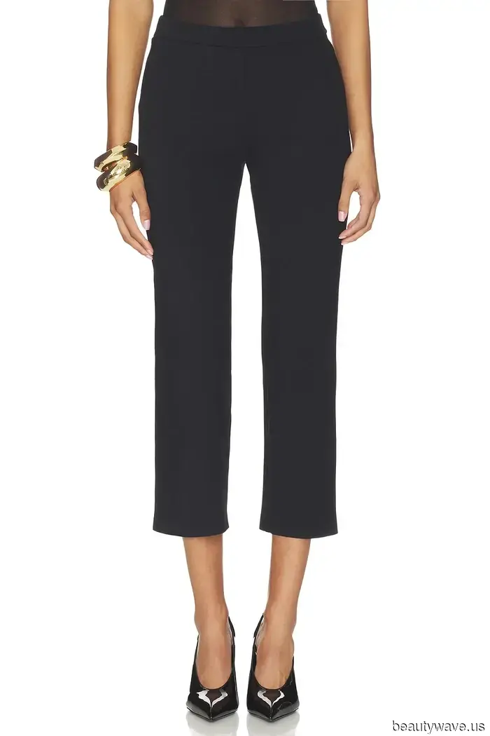 Non sembrerai mai fuori moda con pantaloni cropped se indossi questo e questo con essi.