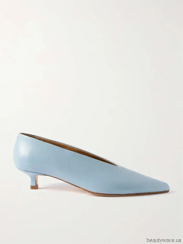 Believe It or Not, Your Most Stylish Designer Heels Pair Best with This Casual Jeans Trend.