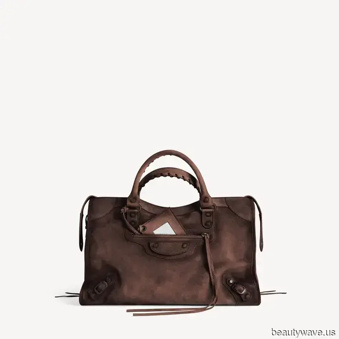 Larger, Improved, and Returning for Good: 7 Y2K It Bags That Are Still Making Waves in 2026