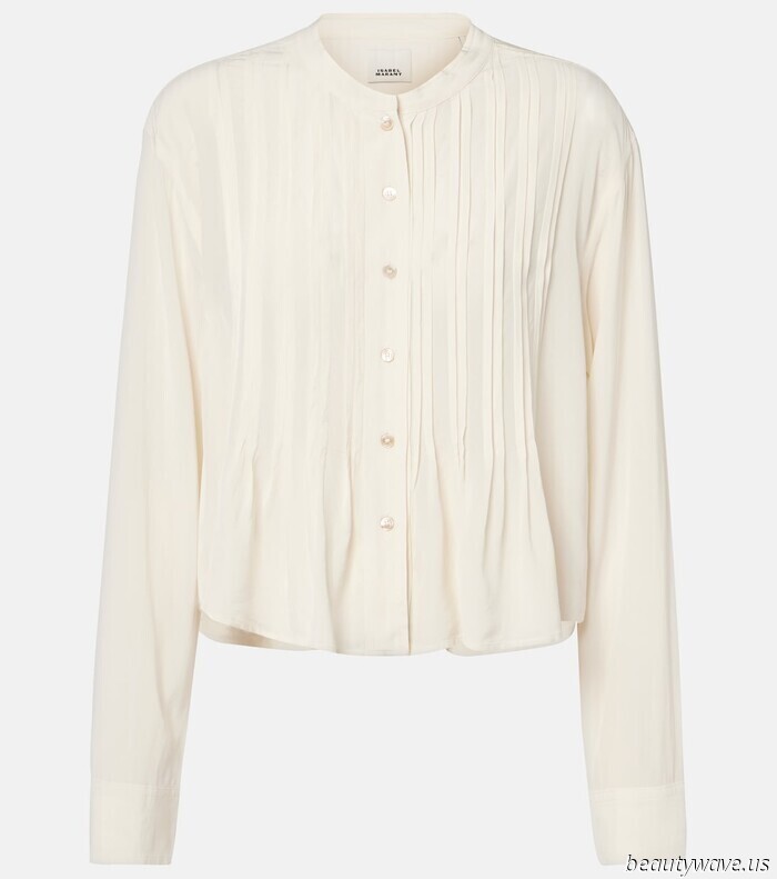 Not Ruffle, Not Lace—The Stylish Top Trend That Appeals to Both Minimalists and Those With Classic Tastes.