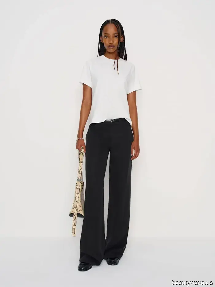 Victoria Beckham sa che questo basic accessibile è il segreto per rendere i jeans chic in estate.