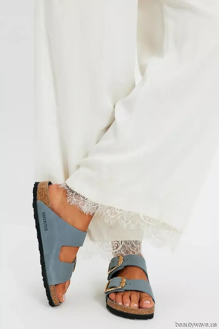 Все крутые девушки Л.А. носят эти 5 весенних трендов обуви для своих пробежек с матча латте.