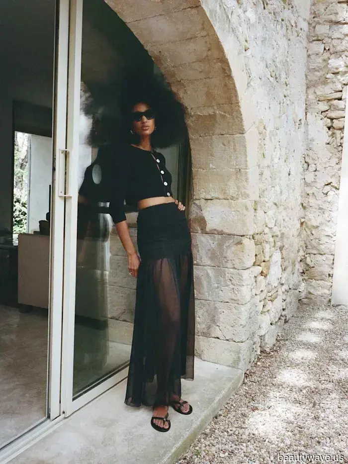 Black shoes will forever be a classic choice, but this stylish shoe color is the only one I plan to wear this autumn.