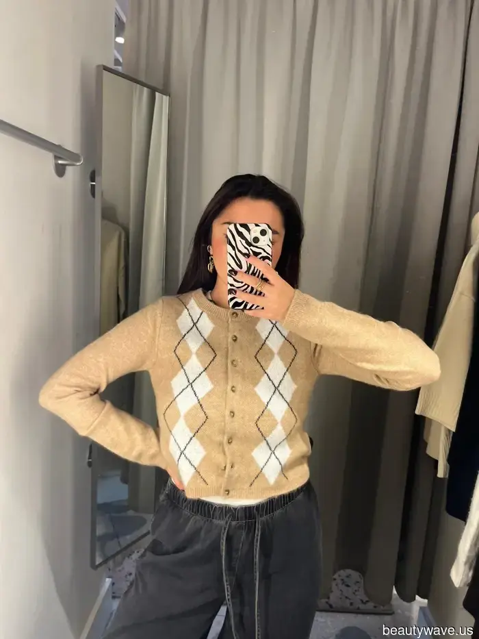 I devoted the entire afternoon to trying on H&M's trendiest knitwear—these 9 items appear surprisingly high-end.
