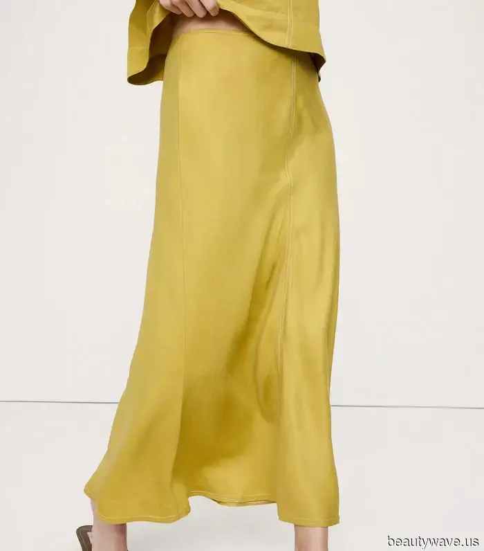 It’s arrived: The "Strange" Color Trend That It Girls Are Sportin' This Summer.