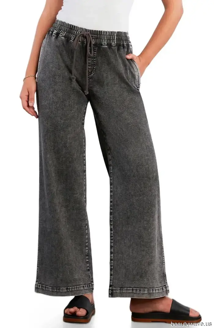 Confirmed: This Is the Exact Subtle Jeans Trend to Pair with Flats This Summer