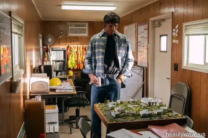 Sto guardando Euphoria in binge-watching e ho rintracciato ogni singolo dei migliori outfit dello show.