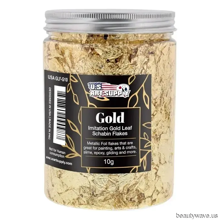 15 Dark Academia-Inspired Nail Designs That Bring to Mind Dusty Leather Volumes, Hidden Societies, and Multiple Plaid Patterns