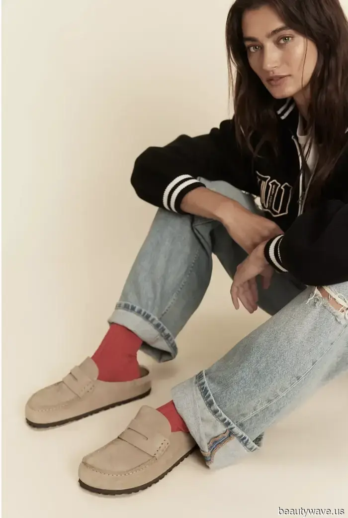 Indeed, blue skinny jeans are making a comeback—here are 7 outfits that give them a modern touch in 2025.