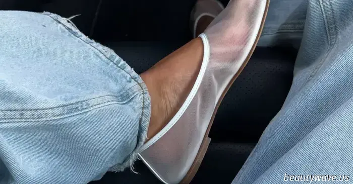 The Three Denim Fits That Still Pair Well With Ballet Flats