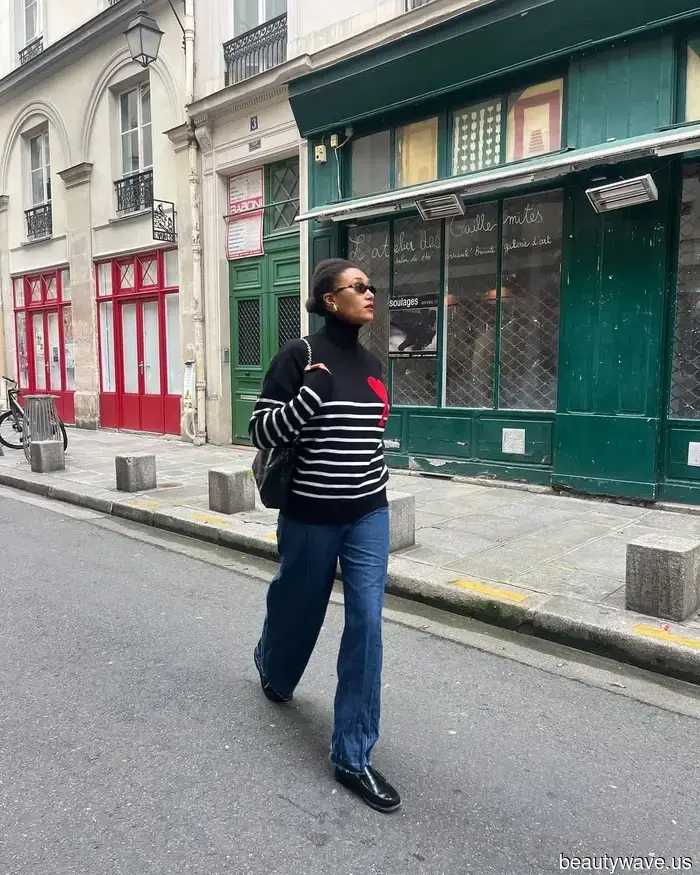 Indeed, loafers pair nicely with trousers, but Parisians understand that they look even more stylish with jeans—these outfits illustrate that perfectly.