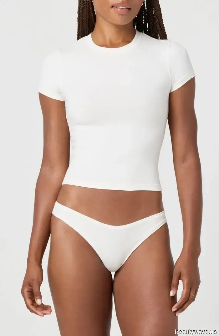 Quando i jeans sembrano troppo casual, le It Girl di L.A. indossano la tendenza dei pantaloni codificati Y2K di Kylie Jenner.