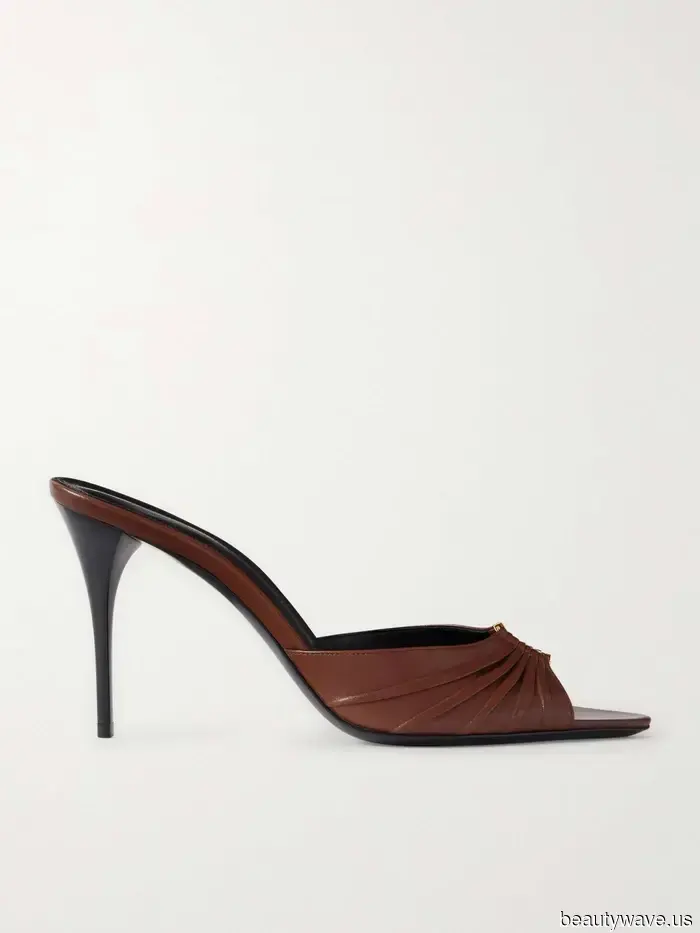 Alexa Chung's recent French-girl ensemble has demonstrated that this "outdated" shoe trend is making a comeback.