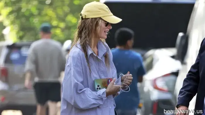 Not sneakers—trendy girls in L.A. are pairing athletic shorts with this cooler footwear instead.