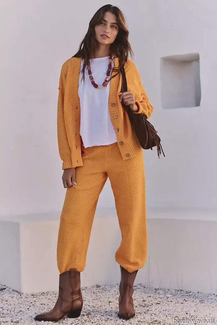 15 Chic Lounge Sets for All Your Holiday Travel Essentials