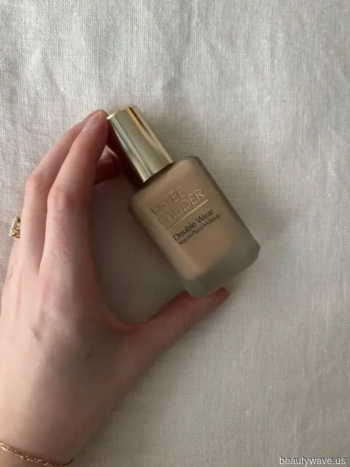 Ich bin Makeup-Artist und Beauty-Redakteurin mit fettiger Haut&mdash;das sind die Foundations, die ich tatsächlich benutze.