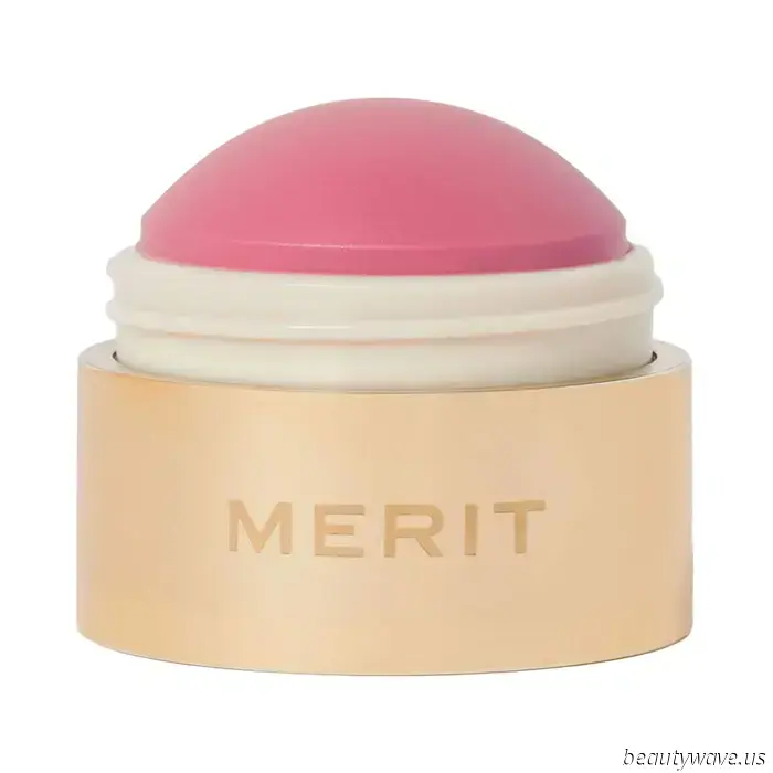 I Can't Scroll Without Coming Across This Tinted Sunscreen—10 Editors Tried It Out