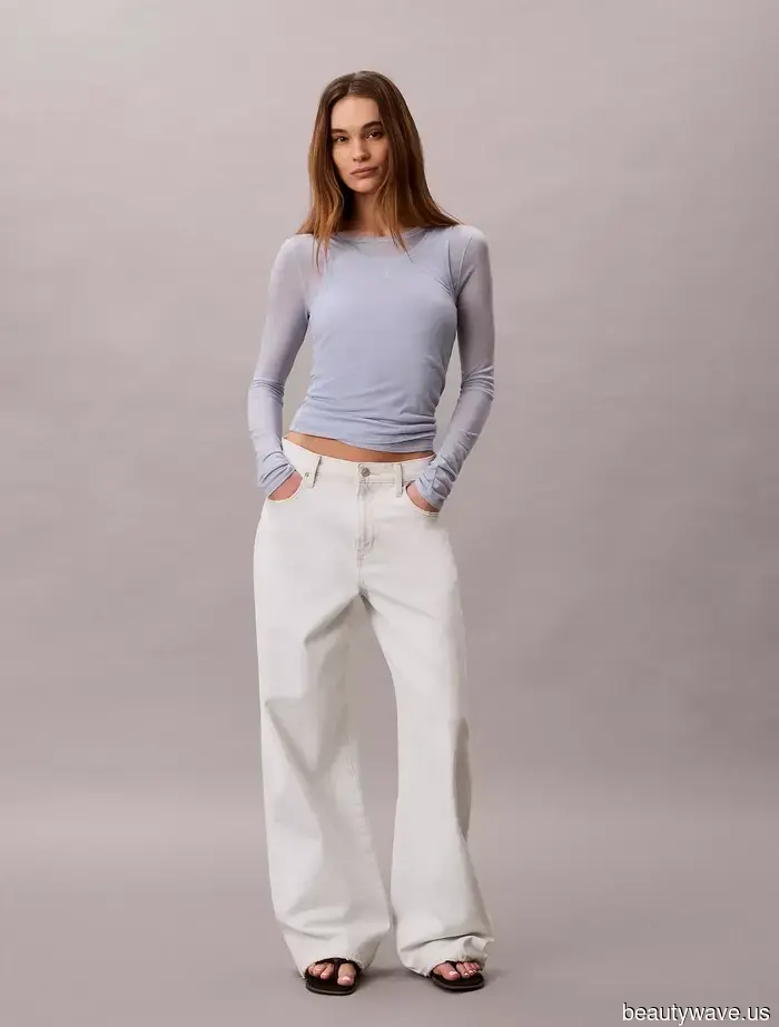 The Sole Denim Style You'll Notice on French and Italian Women During the Summer