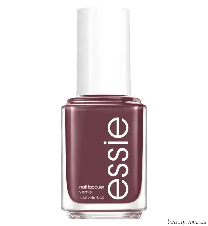 Not Beige, Not Milky—I’ve Discovered the Most Stylish Neutral Manicure for Fall.