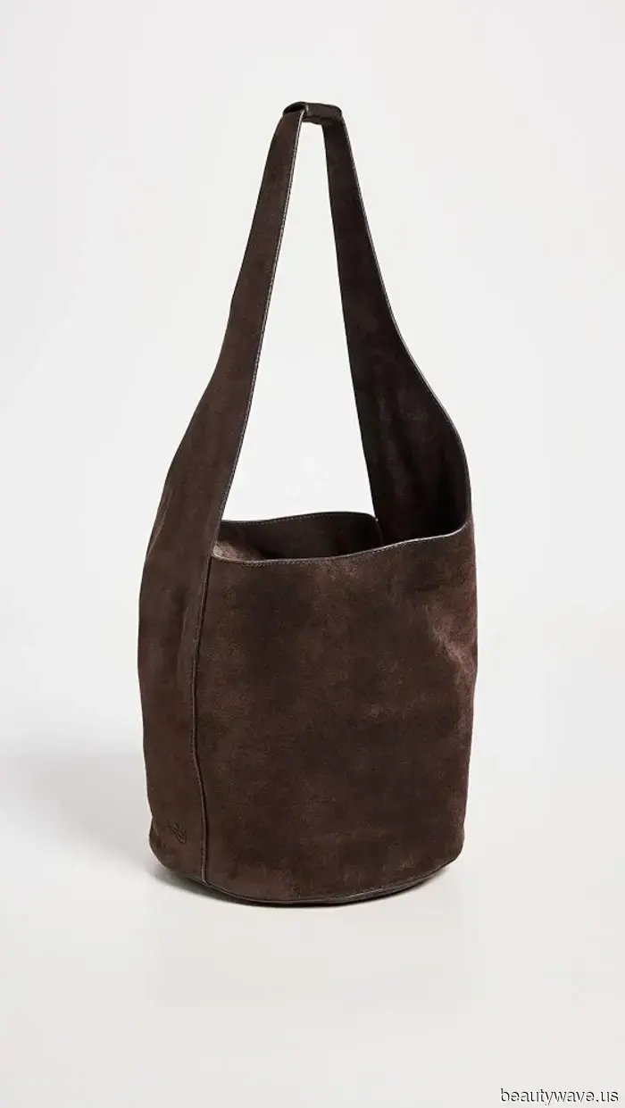 All of my most fashionable friends are already sporting this fall bag trend.