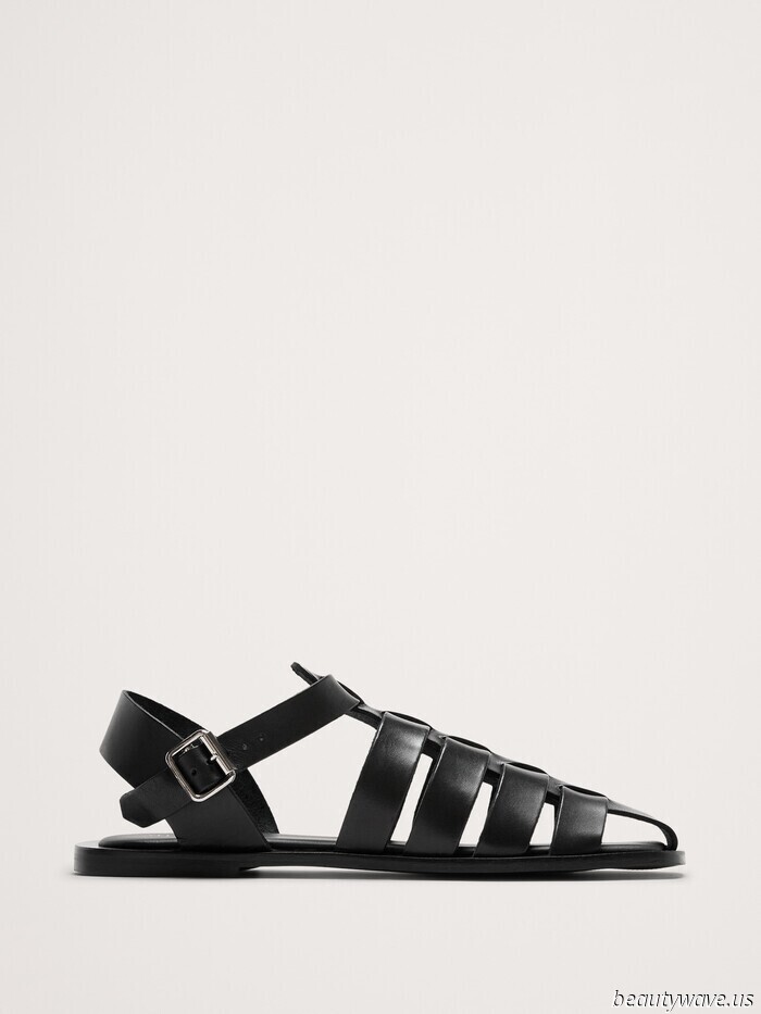 As a Shopping Director residing in Banana Republic, here are the 40 items that I consider to be the most stylish at the moment.