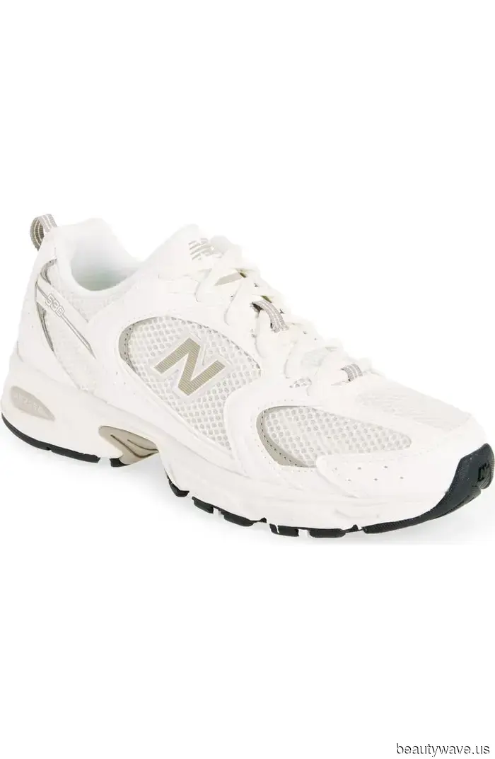 Hailey Biebers Sneakers und Lieblingssandalen-Stile kosten bei Nordstrom RN unter 100 $.