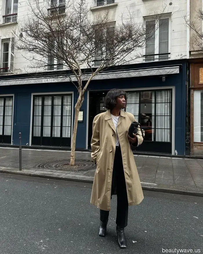 Les jeans avec des bottines ne sont pas une nouveauté, mais personne ne les porte aussi bien que les Parisiens.