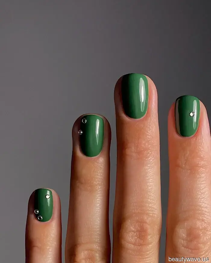 Only the Most Sophisticated Individuals Will Adorn These 13 Christmas Nail Designs.