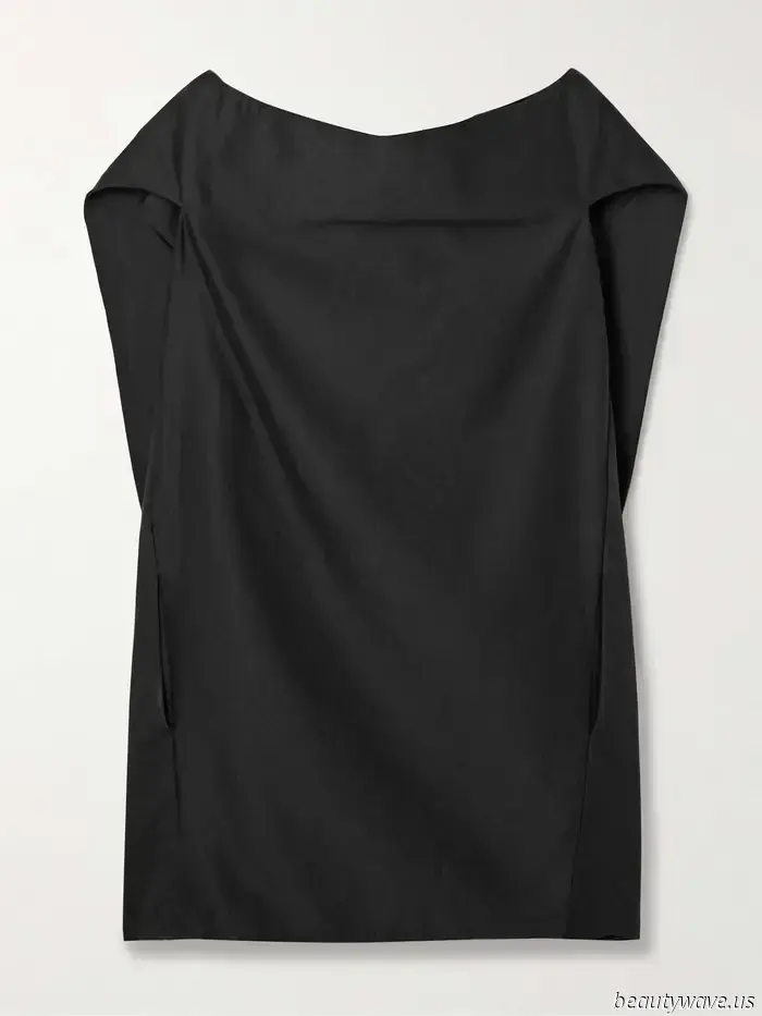 I'm not discarding my white blouses, but I continue to opt for this stylish alternative instead.