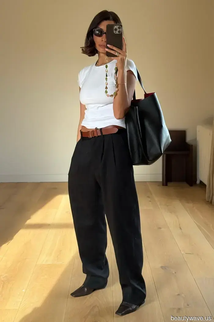 Modeleute sind sich einig, dass das Tragen von Baby-T-Shirts mit diesem Hosen-Trend sie elegant aussehen lässt.