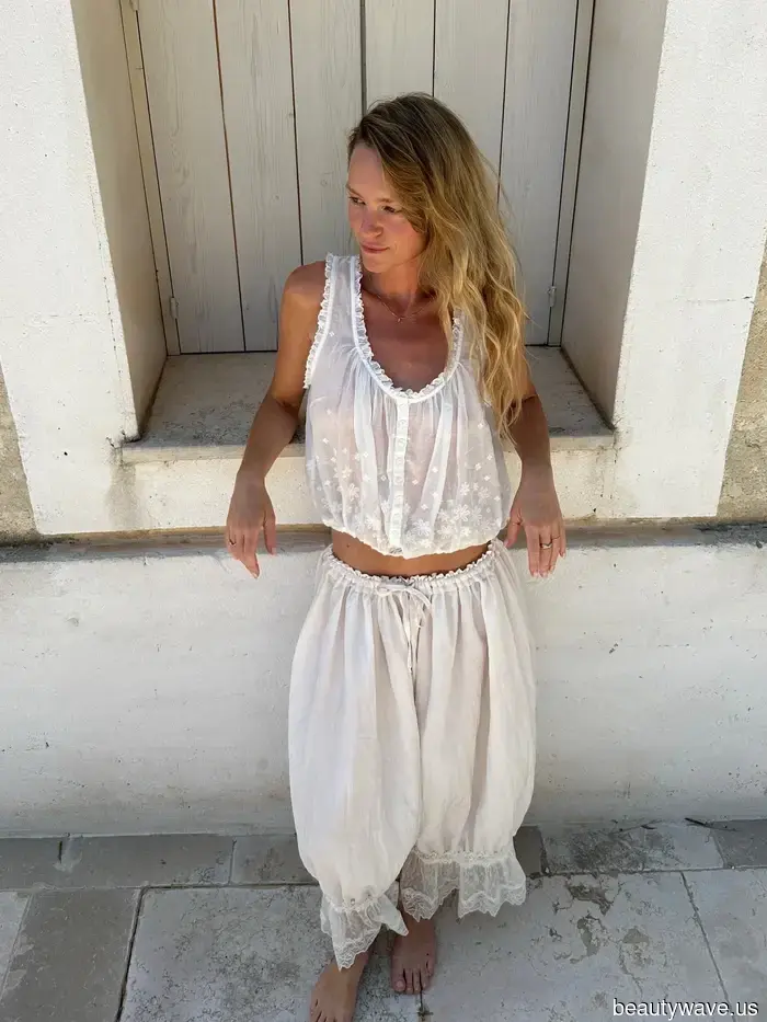 Chic jetsetters are off to Provence this summer—here are 7 classic outfits they're bringing in their luggage.