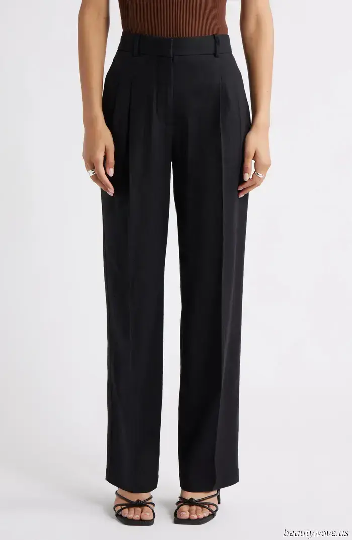 This pant style paired with flip-flops forms the most stylish combination we've encountered all summer.