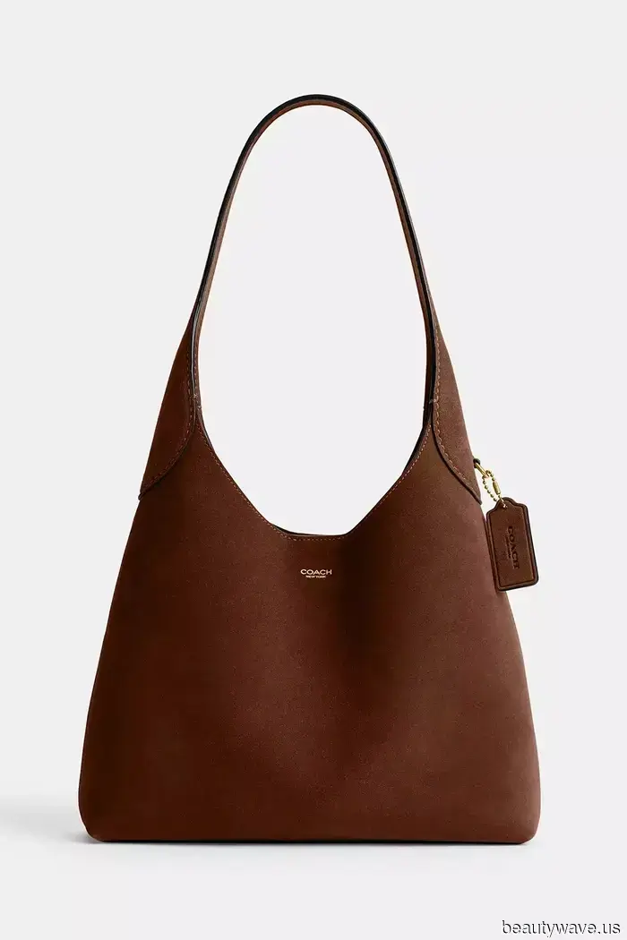 Subtle Luxury to the Left: This Summer Aesthetic Is Being Worn by Every Stylish Individual Instead.