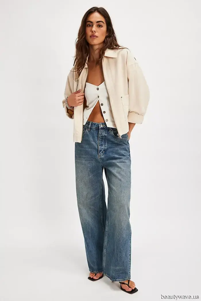 If you plan to wear low-profile sneakers in 2025, make sure to pair them with this denim trend first.